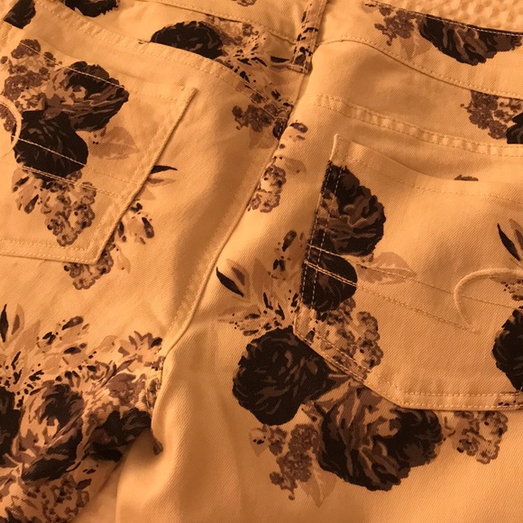 American Eagle printed jeans - Picture 5 of 5